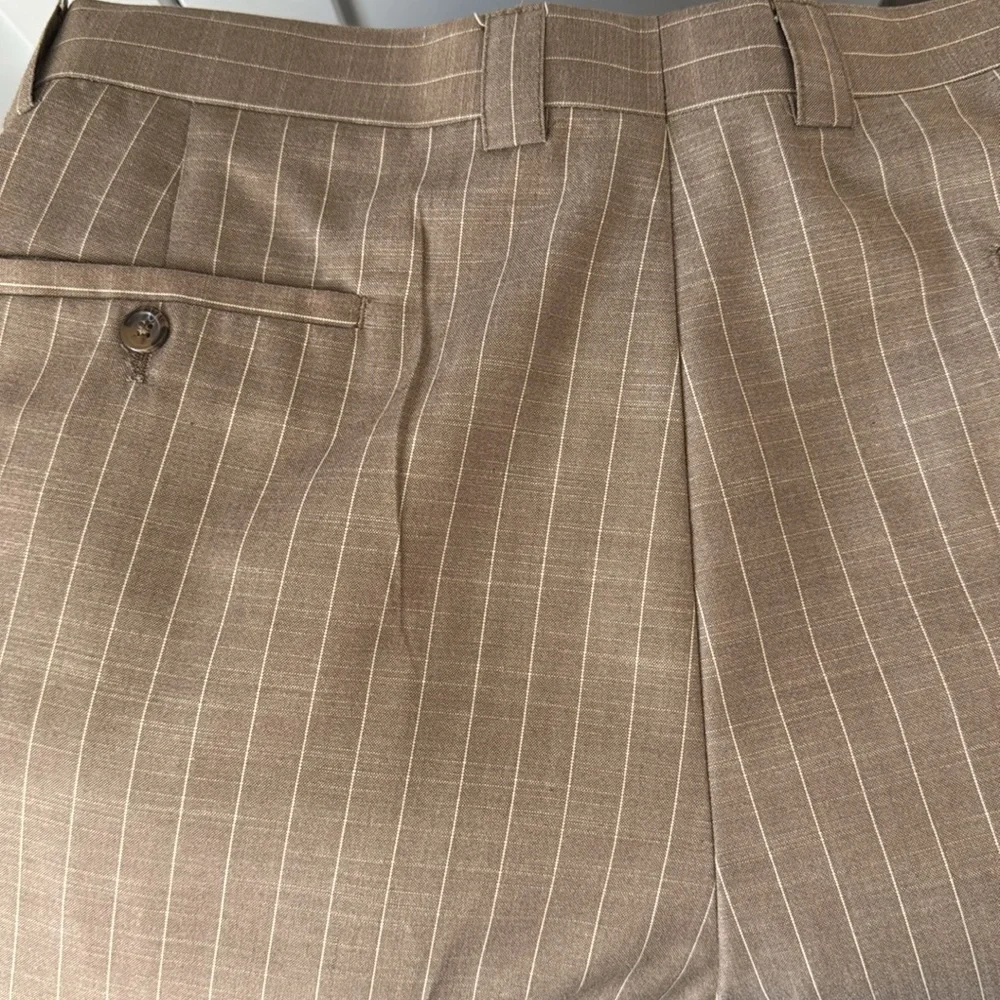 STEVE HARVEY CELEBRITY EDITION TAN STRIPED 3PC SUIT SIZE 44R/38R